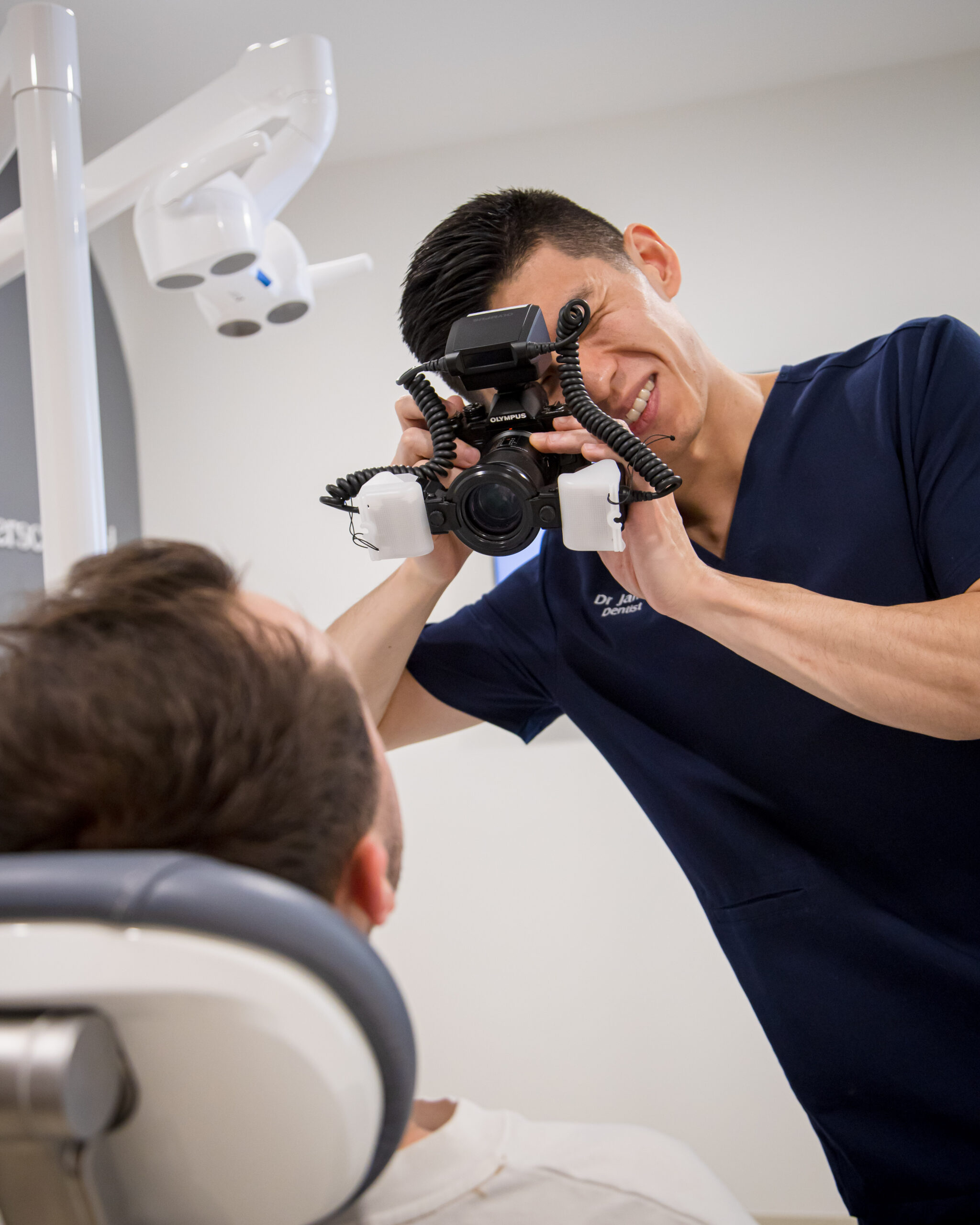 A Chomp Dental dentist takes a picture of a patient's teeth